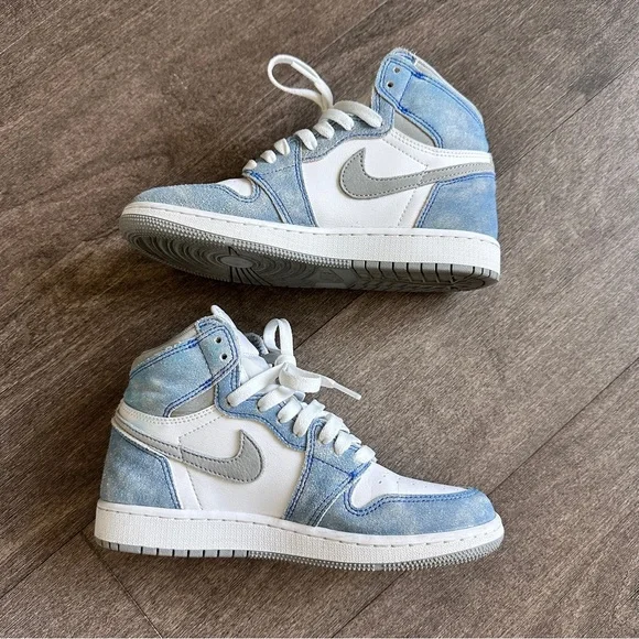Nike Air Jordan 1 Retro High OG Hyper Royal Womens Blue and White Sneakers - Picture 3 of 8